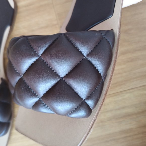 Bottega Veneta padded slides size 37 - Picture 5 of 5